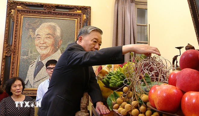 Tổng Bí thư Tô Lâm dâng hương tưởng nhớ Đại tướng Võ Nguyên Giáp và Đại tướng Văn Tiến Dũng Tổng Bí thư Tô Lâm dâng hương tưởng nhớ Đại tướng Võ Nguyên Giáp và Đại tướng Văn Tiến Dũng