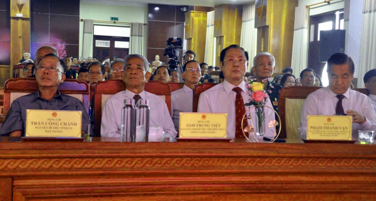 Đoàn đại biểu tham dự buổi lễ. Ảnh: Vĩnh Tường Đoàn đại biểu tham dự buổi lễ. Ảnh: Vĩnh Tường