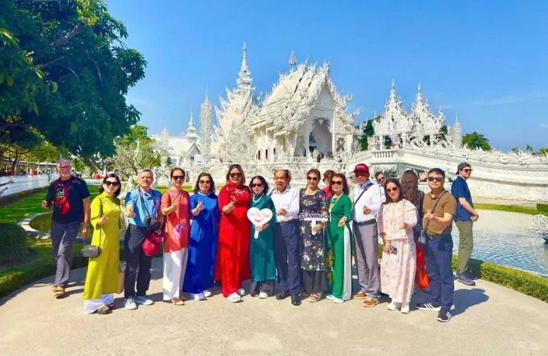 Thấy gì trước sự người Việt gia tăng du lịch nước ngoài? Thấy gì trước sự người Việt gia tăng du lịch nước ngoài?