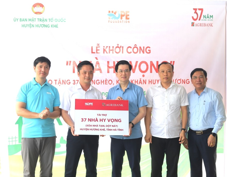 Agribank trao tặng 37 căn "nhà hy vọng" tại Hà Tĩnh