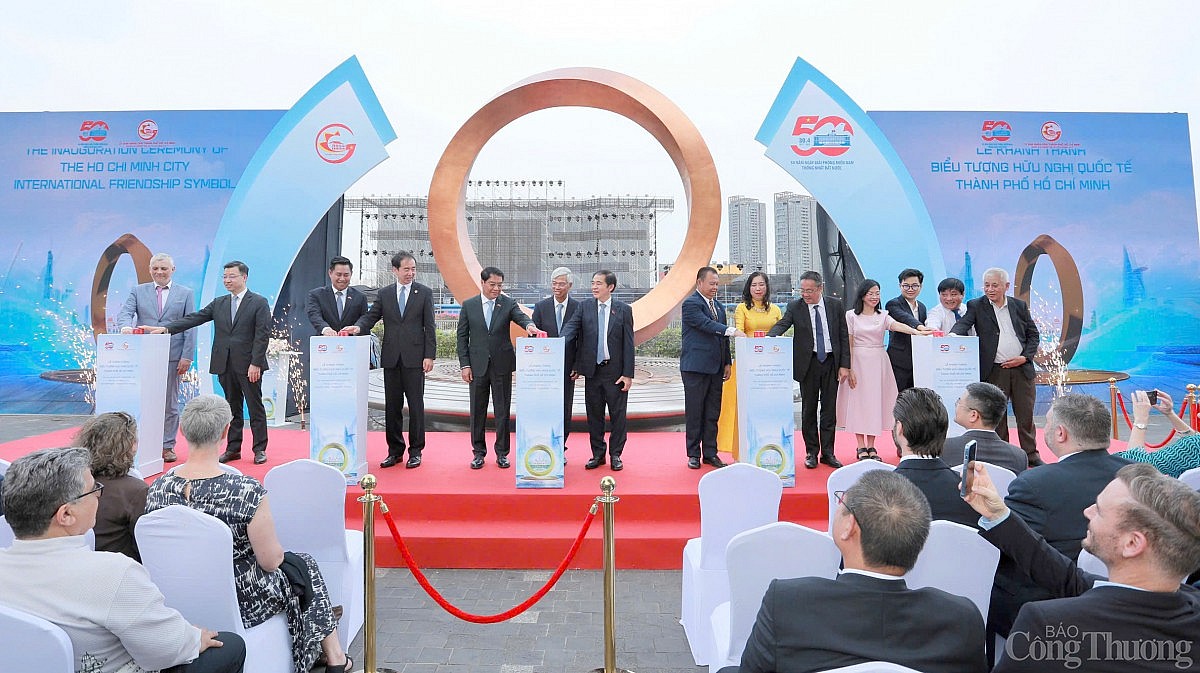 Khánh thành biểu tượng hữu nghị quốc tế mừng chiến thắng 30/4