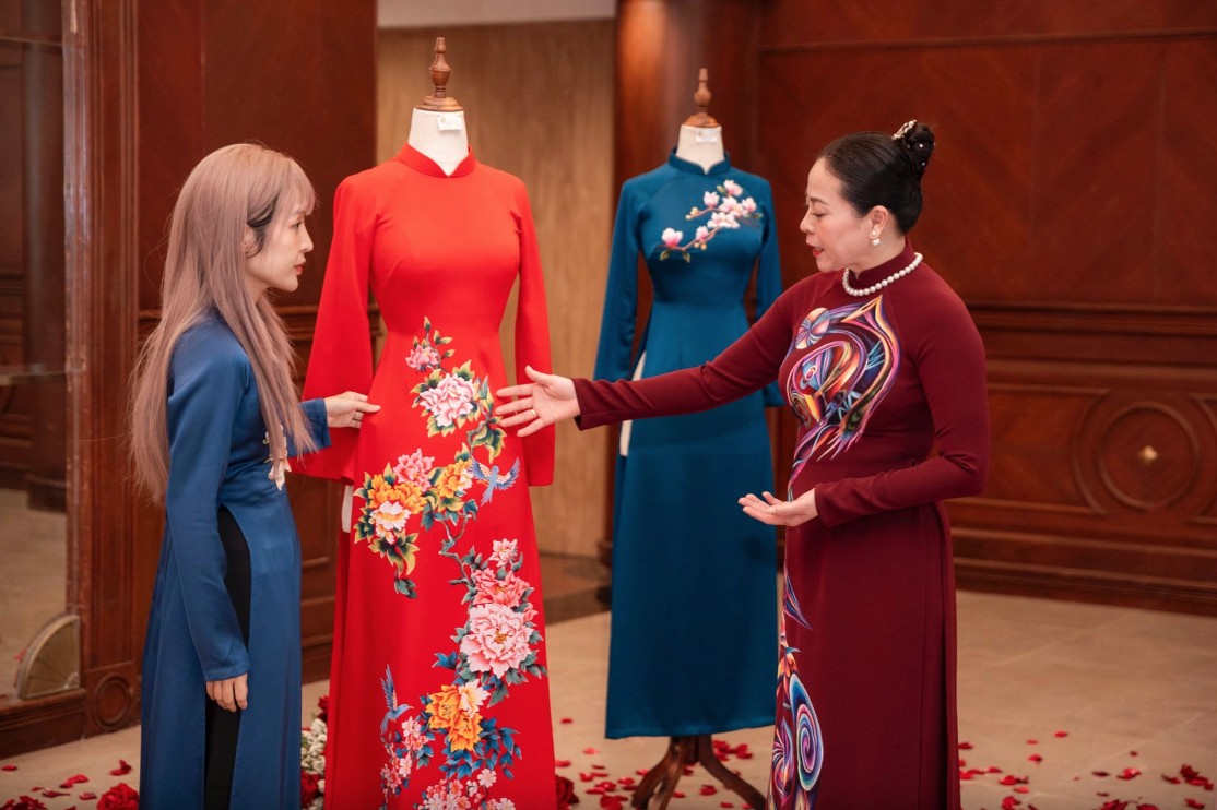 Bài 2: Bản “giao hưởng” văn hóa Việt trên bản đồ thời Bài 2: 'Bản giao hưởng' văn hóa Việt trên bản đồ thời trang quốc tế - 7