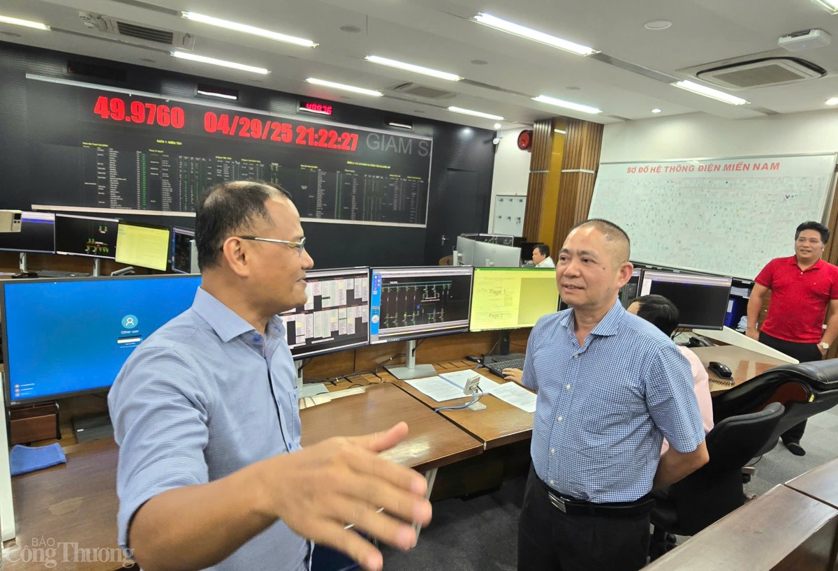 Trắng đêm của kỹ sư vận hành hệ thống điện miền Nam Trắng đêm của kỹ sư vận hành hệ thống điện miền Nam