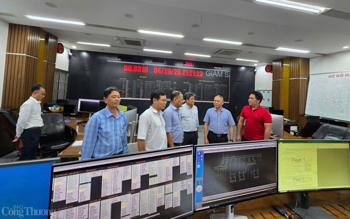 Trắng đêm của kỹ sư vận hành hệ thống điện miền Nam Trắng đêm của kỹ sư vận hành hệ thống điện miền Nam