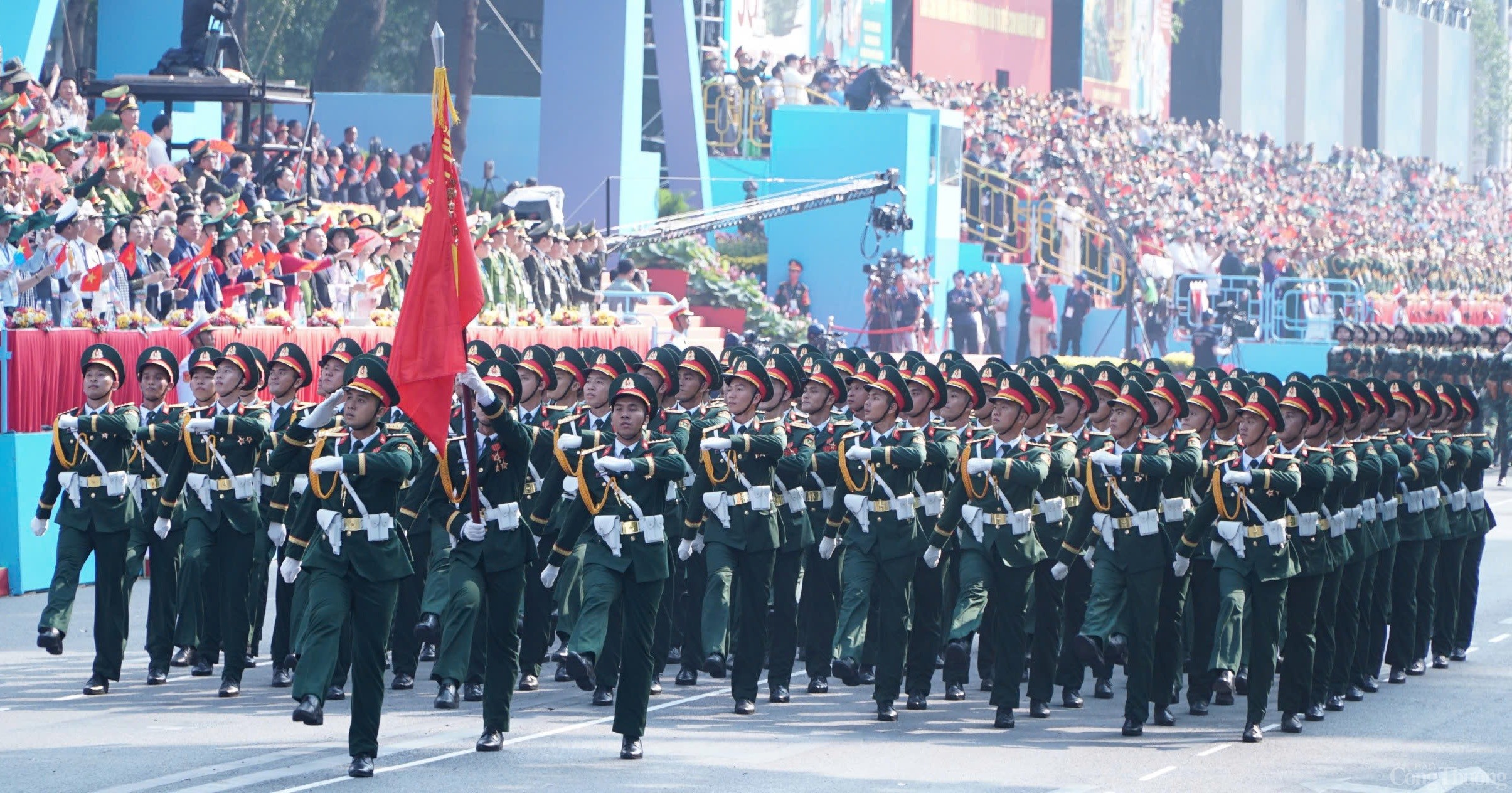 Chùm ảnh: Lễ diễu binh, diễu hành kỷ niệm 50 năm Ngày Giải phóng miền Nam, thống nhất đất nước