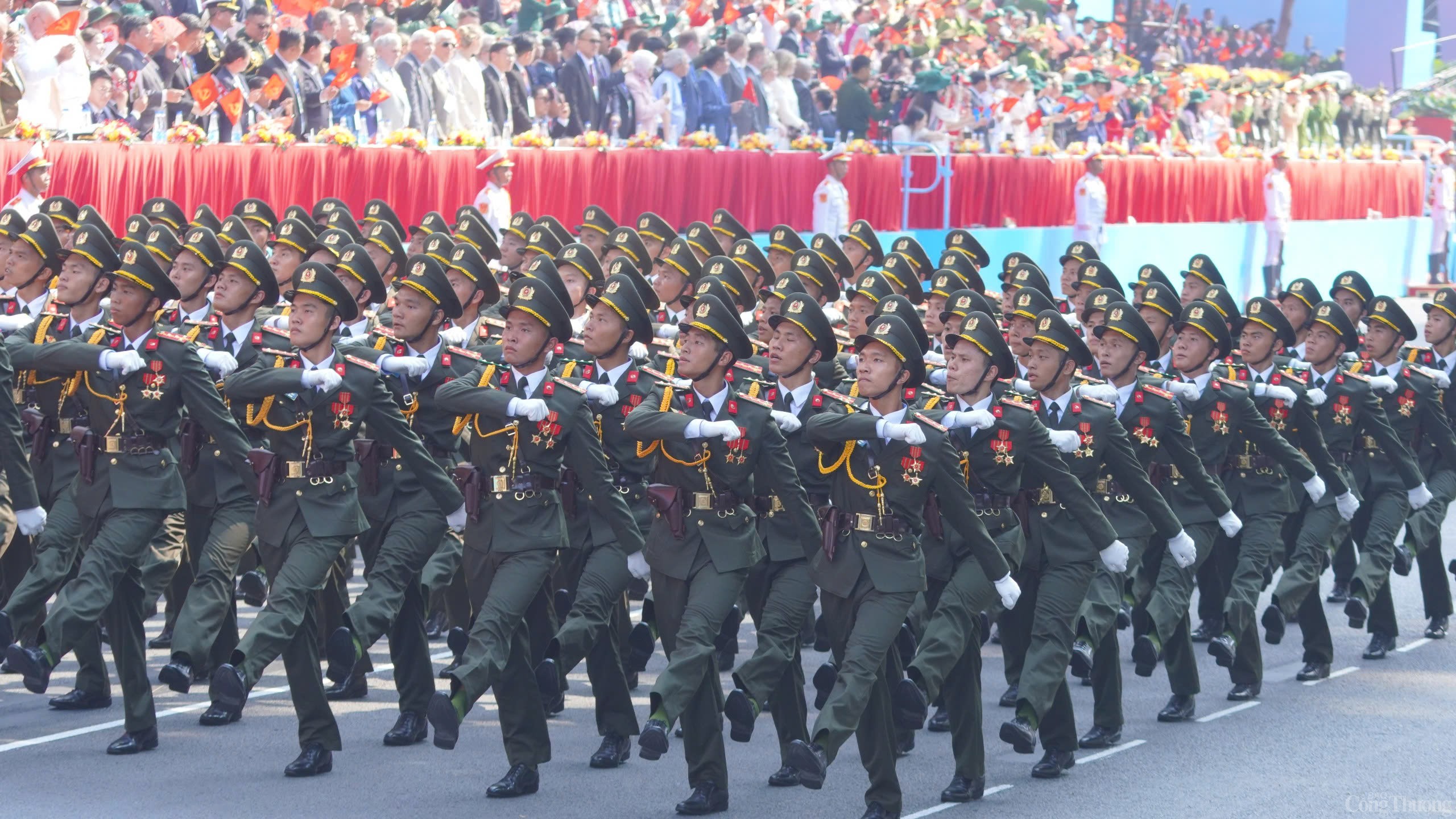 Chùm ảnh: Lễ diễu binh, diễu hành kỷ niệm 50 năm Ngày Giải phóng miền Nam, thống nhất đất nước