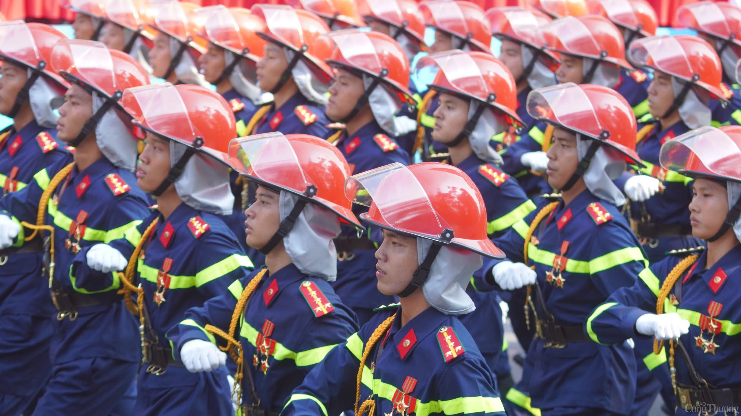 Chùm ảnh: Lễ diễu binh, diễu hành kỷ niệm 50 năm Ngày Giải phóng miền Nam, thống nhất đất nước