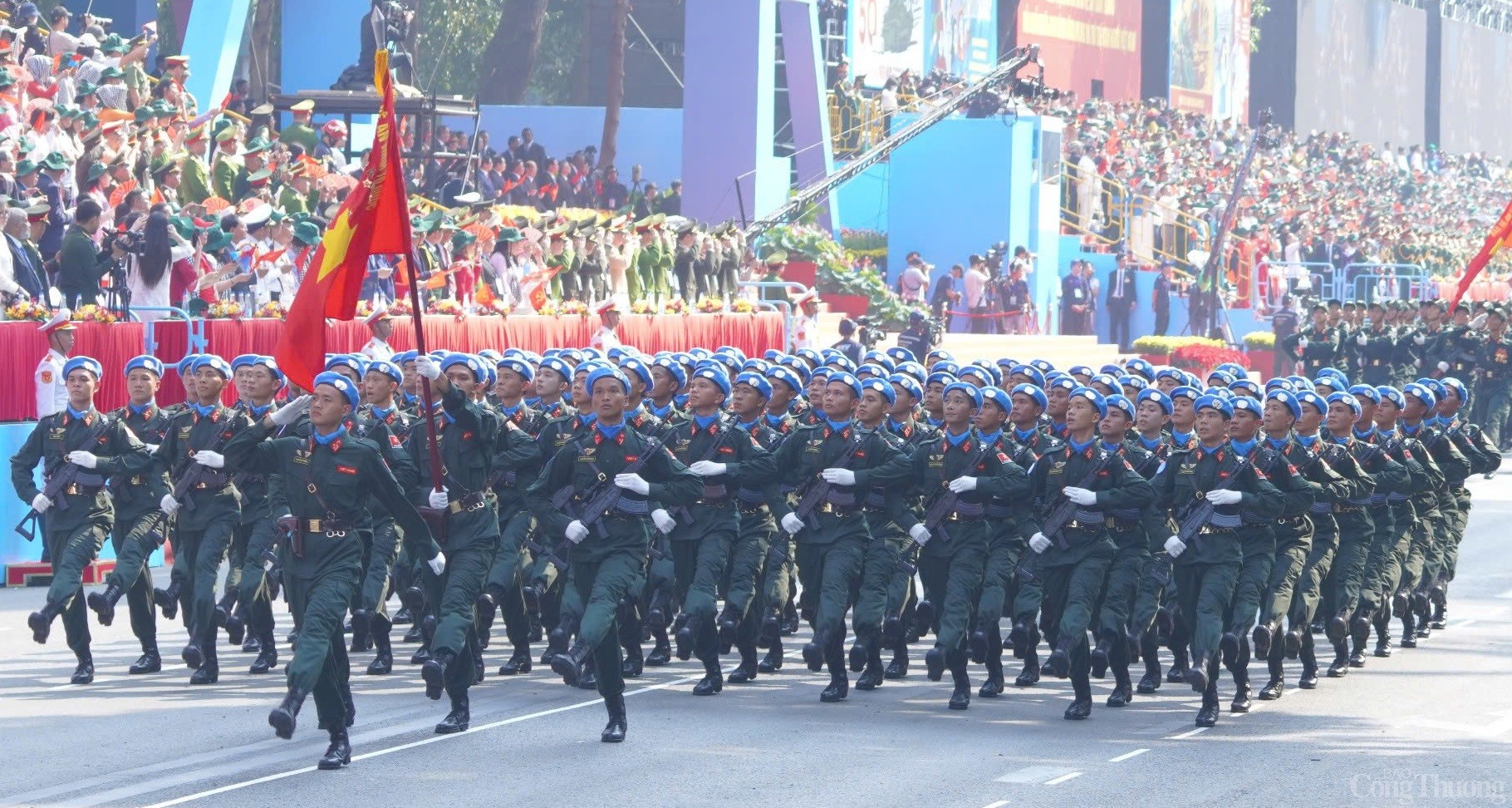 Chùm ảnh: Lễ diễu binh, diễu hành kỷ niệm 50 năm Ngày Giải phóng miền Nam, thống nhất đất nước