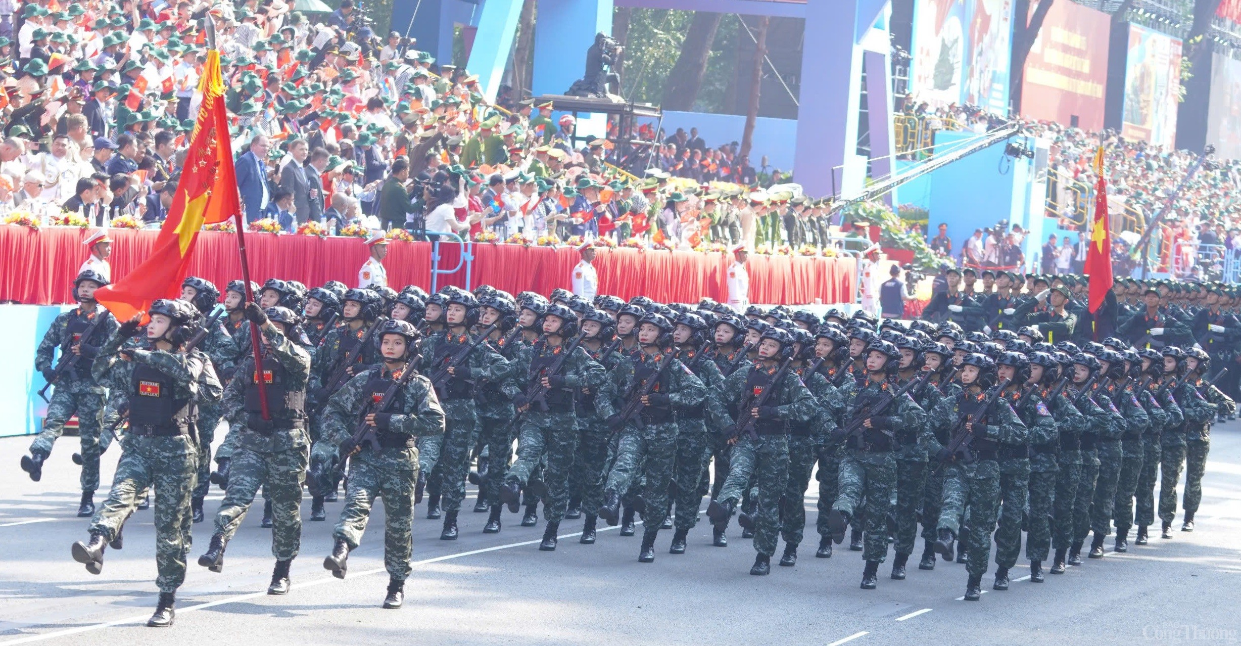 Chùm ảnh: Lễ diễu binh, diễu hành kỷ niệm 50 năm Ngày Giải phóng miền Nam, thống nhất đất nước