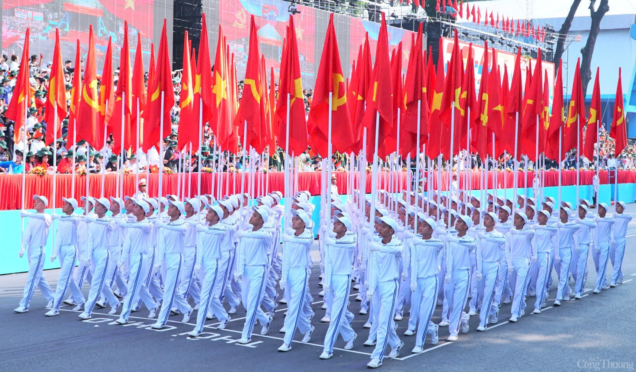 Chùm ảnh: Lễ diễu binh, diễu hành kỷ niệm 50 năm Ngày Giải phóng miền Nam, thống nhất đất nước