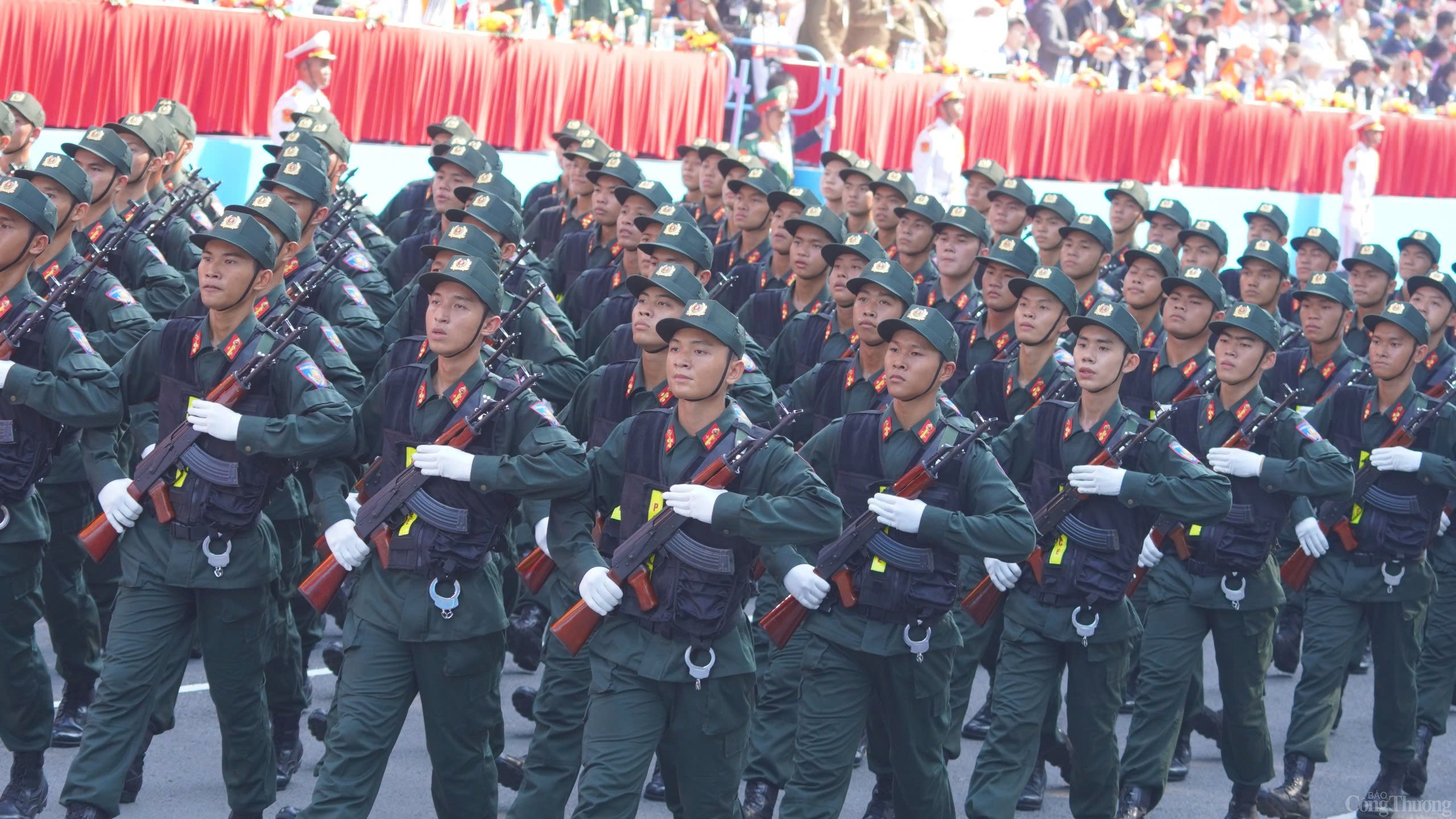 Chùm ảnh: Lễ diễu binh, diễu hành kỷ niệm 50 năm Ngày Giải phóng miền Nam, thống nhất đất nước