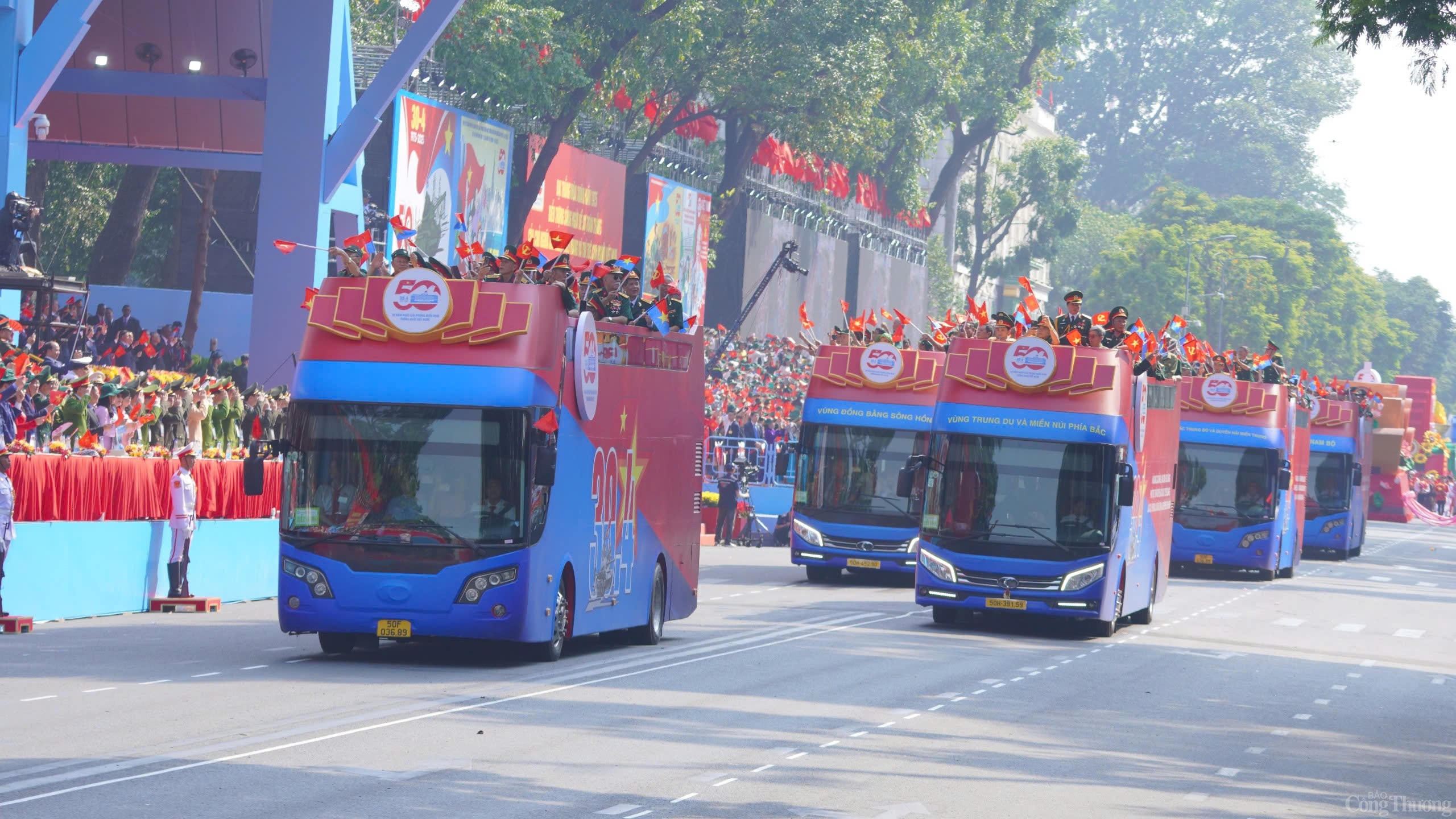 Chùm ảnh: Lễ diễu binh, diễu hành kỷ niệm 50 năm Ngày Giải phóng miền Nam, thống nhất đất nước