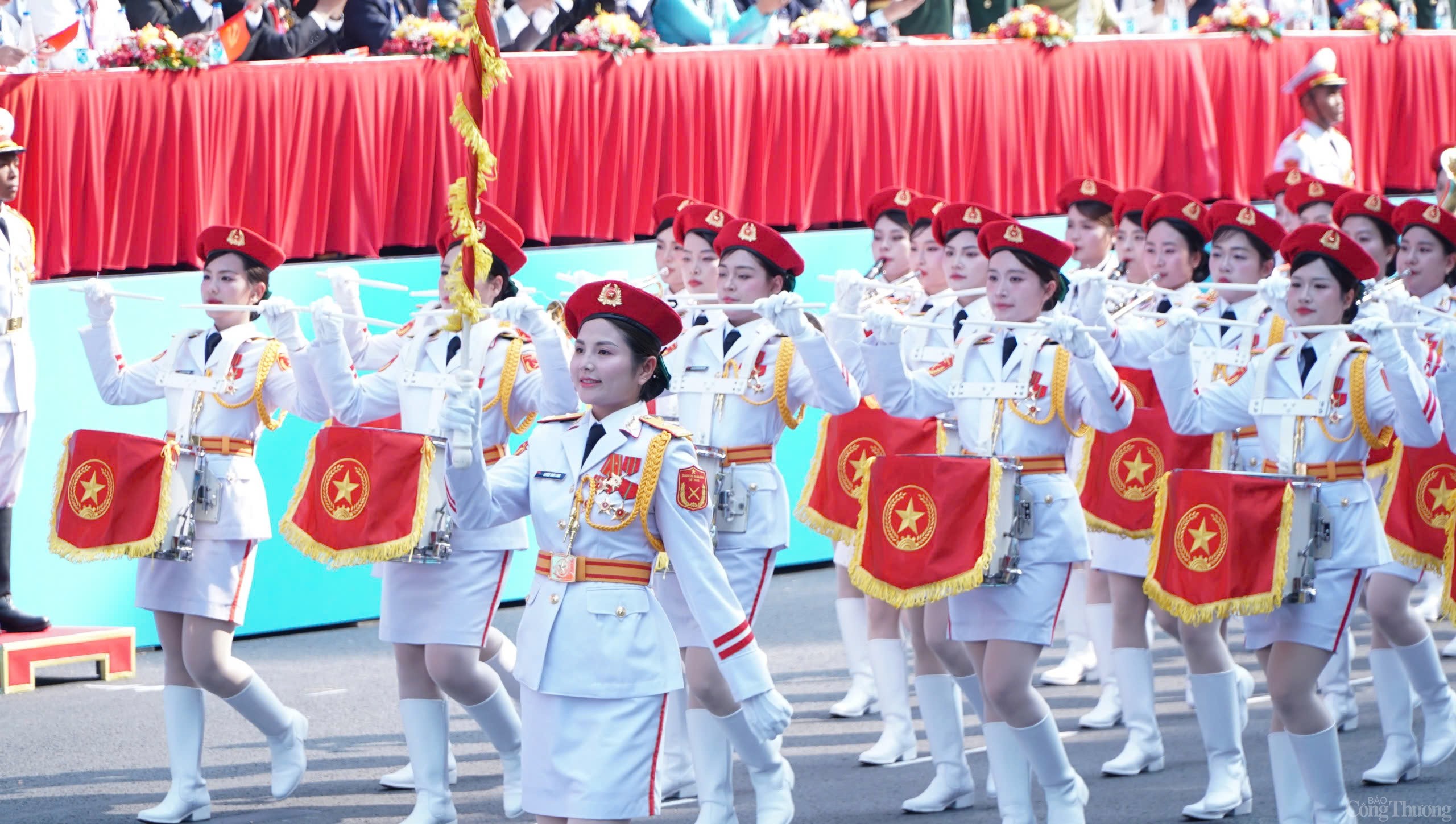 Chùm ảnh: Lễ diễu binh, diễu hành kỷ niệm 50 năm Ngày Giải phóng miền Nam, thống nhất đất nước