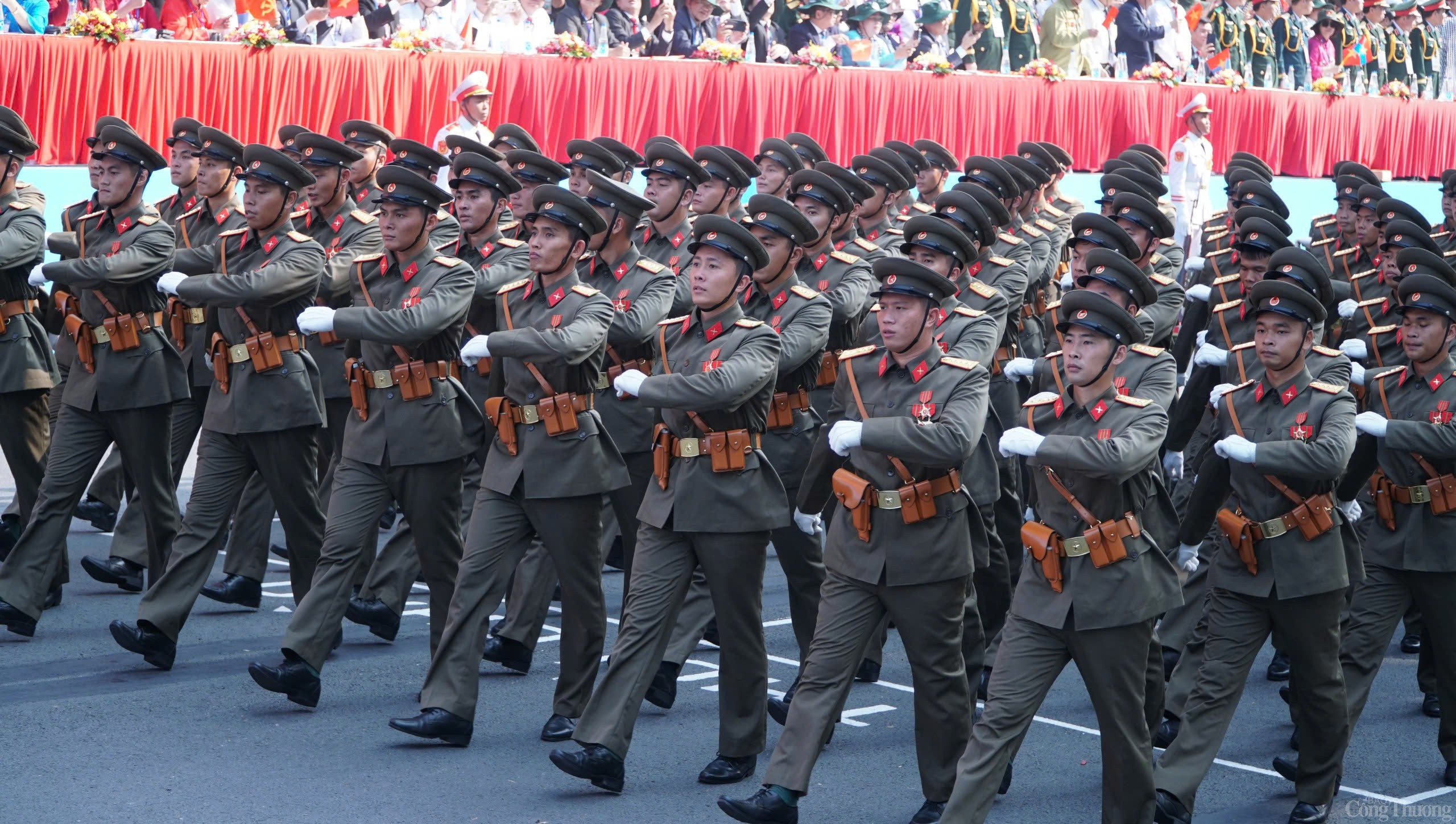 Chùm ảnh: Lễ diễu binh, diễu hành kỷ niệm 50 năm Ngày Giải phóng miền Nam, thống nhất đất nước