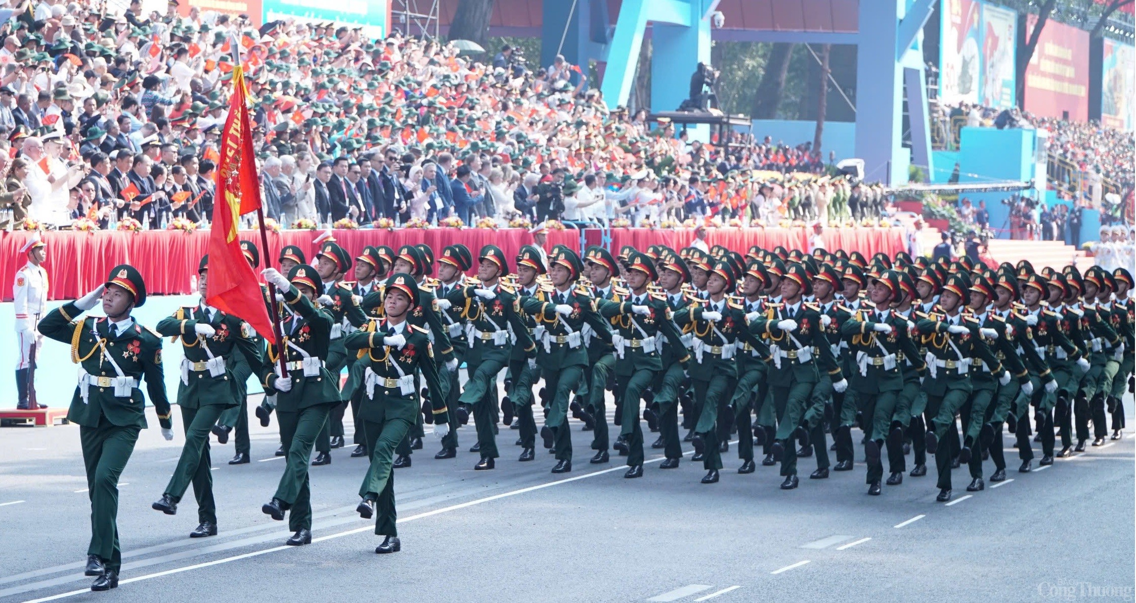 Chùm ảnh: Lễ diễu binh, diễu hành kỷ niệm 50 năm Ngày Giải phóng miền Nam, thống nhất đất nước