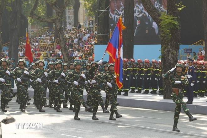 Ấn tượng khối diễu binh, diễu hành của bạn bè quốc tế