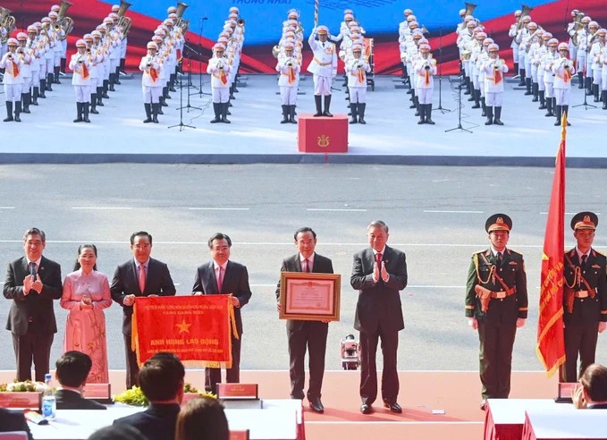 TP. Hồ Chí Minh đón nhận danh hiệu Anh hùng lao động