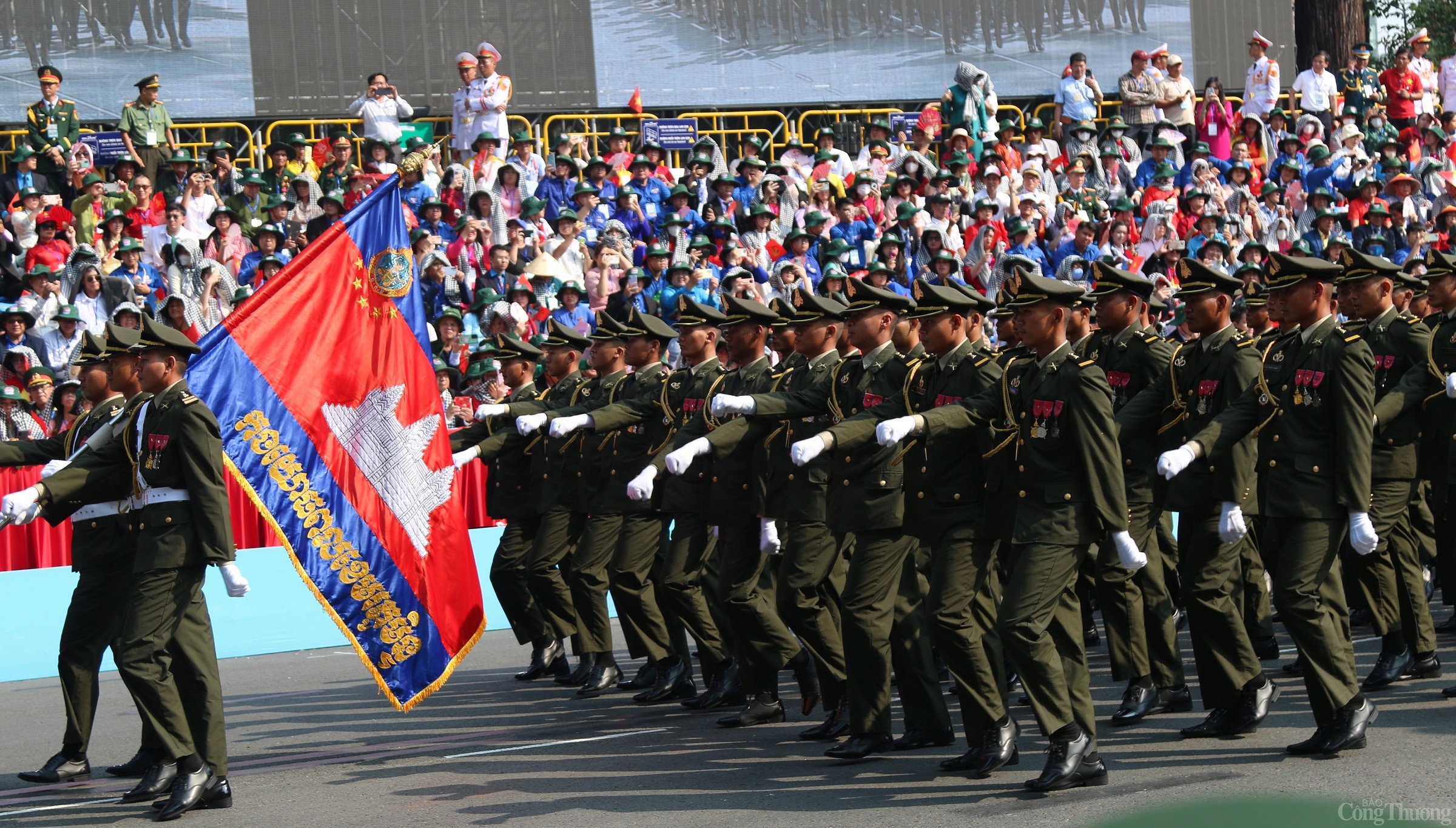 Chùm ảnh: Lễ diễu binh, diễu hành kỷ niệm 50 năm Ngày Giải phóng miền Nam, thống nhất đất nước