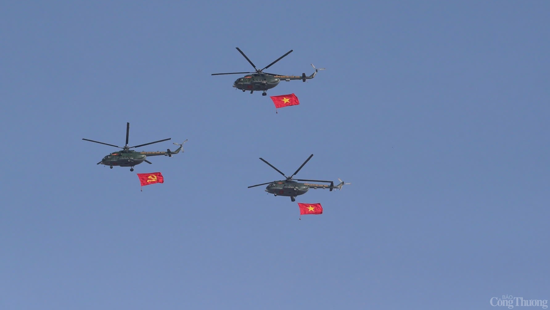 Chùm ảnh: Lễ diễu binh, diễu hành kỷ niệm 50 năm Ngày Giải phóng miền Nam, thống nhất đất nước