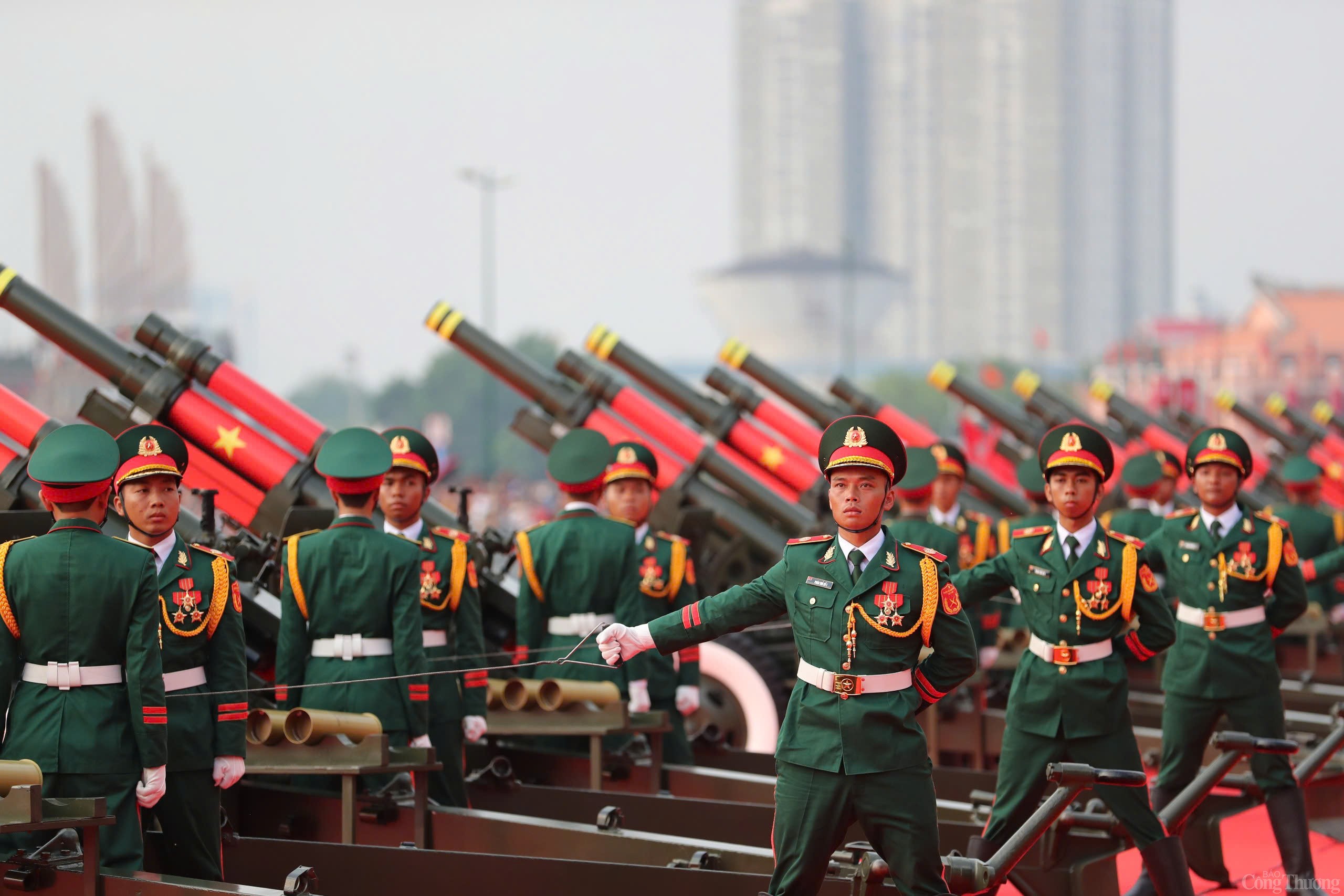 Chùm ảnh: Lễ diễu binh, diễu hành kỷ niệm 50 năm Ngày Giải phóng miền Nam, thống nhất đất nước