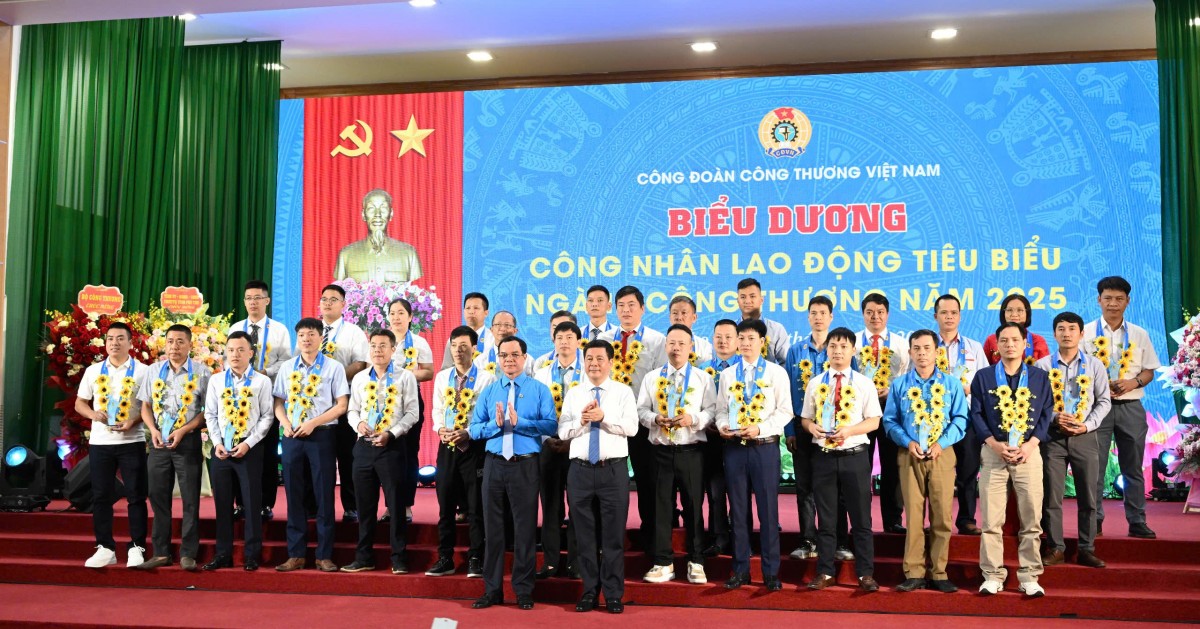 Tôn vinh 40 công nhân tiêu biểu ngành Công Thương: Gương sáng giữa đời thường