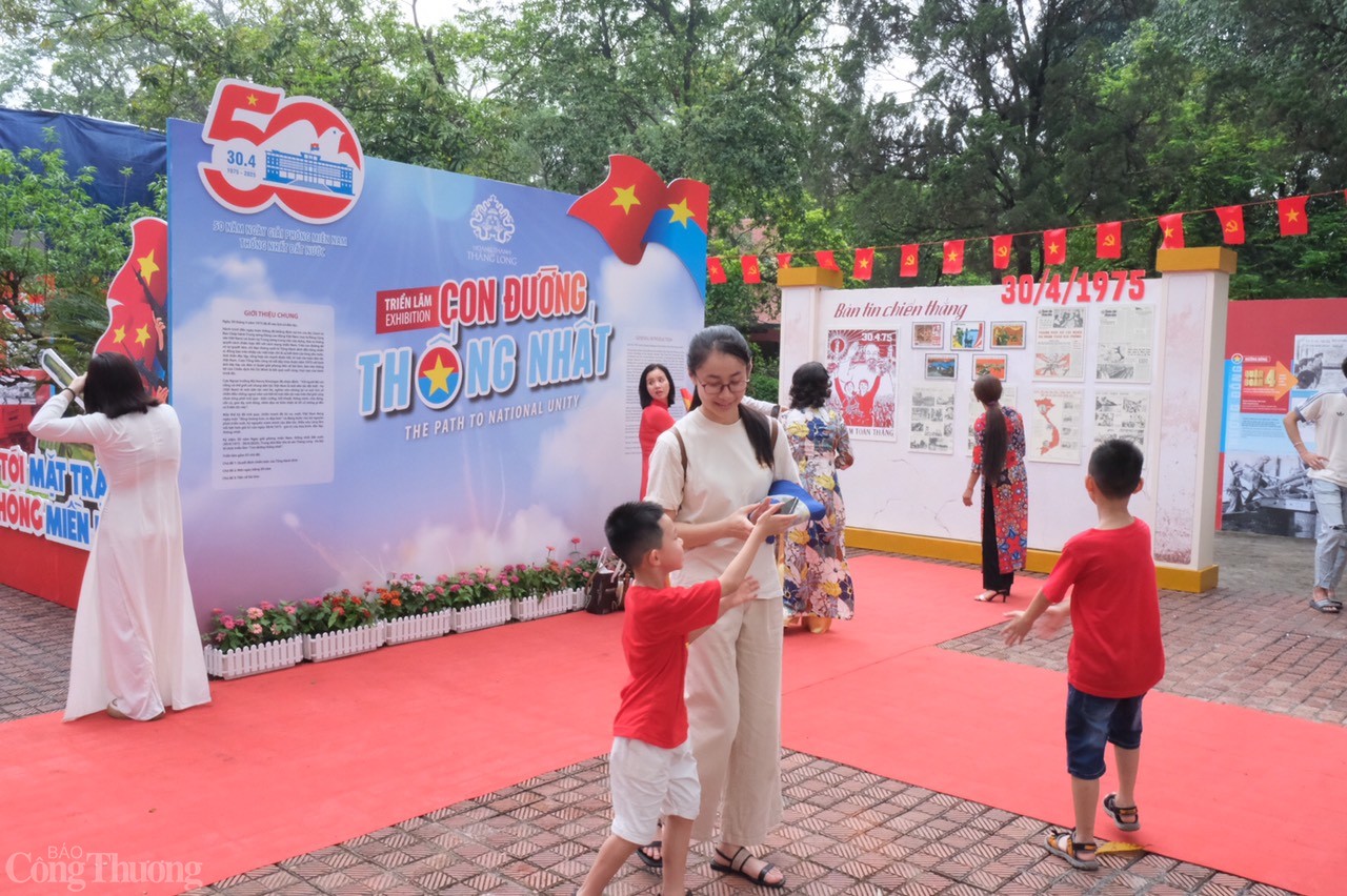 riển lãm thu hút được nhiều du khách tới tham quan, tìm hiểu.