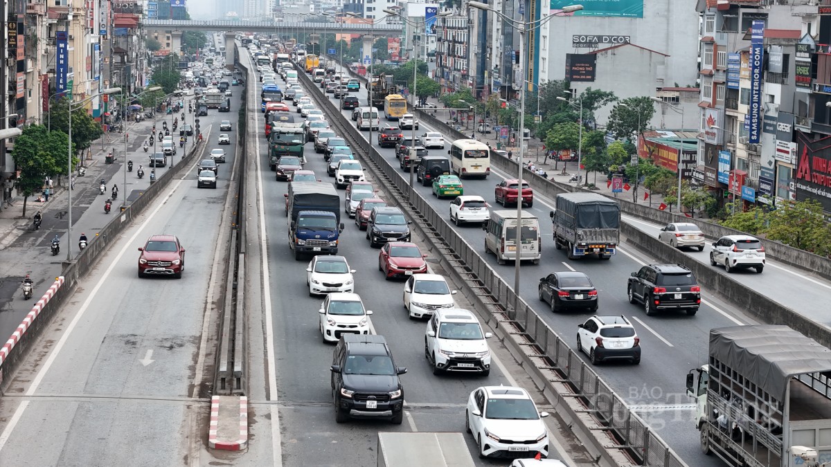 Giao thông dịp lễ giảm tai nạn nhưng ùn tắc vẫn nghiêm trọng