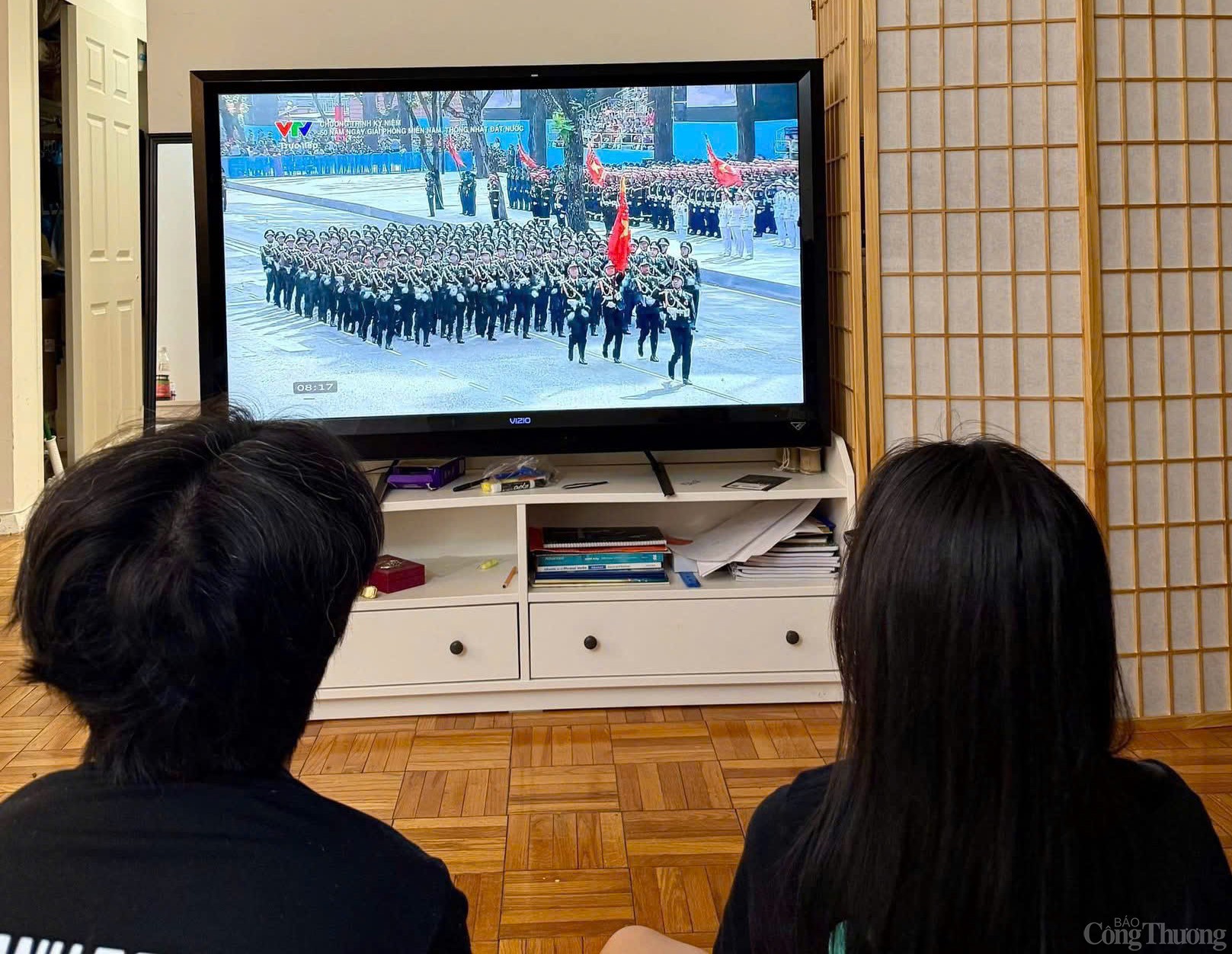 Xem diễu binh, diễu hành từ nửa vòng trái đất Xem diễu binh, diễu hành từ nửa vòng trái đất