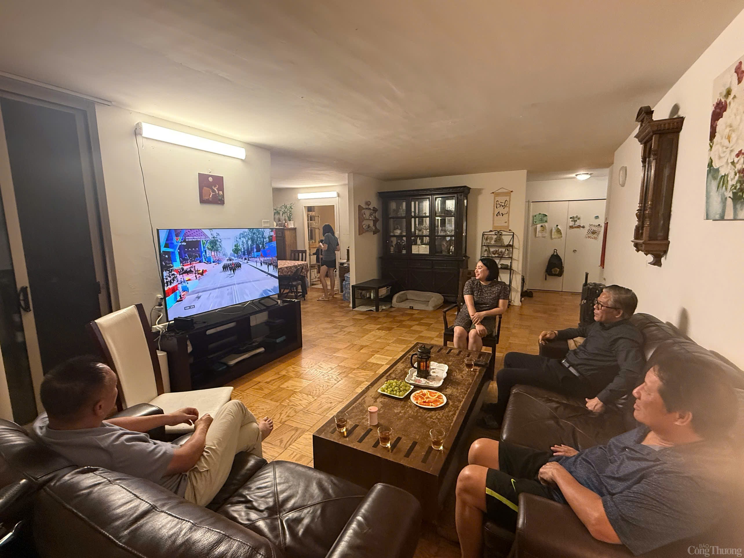 Xem diễu binh, diễu hành từ nửa vòng trái đất Xem diễu binh, diễu hành từ nửa vòng trái đất