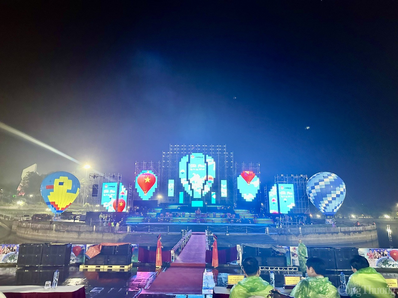 Vĩnh Phúc: Trải nghiệm khinh khí cầu độc đáo dịp 30/4
