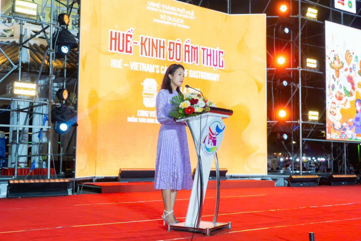 Bà Trần Thị Thao Giang, Quản lý quan hệ đối ngoại công ty Nestlé Việt Nam phát biểu tại lễ khai mạc “Huế - Kinh đô ẩm thực” Bà Trần Thị Thao Giang, Quản lý quan hệ đối ngoại công ty Nestlé Việt Nam phát biểu tại lễ khai mạc “Huế - Kinh đô ẩm thực”