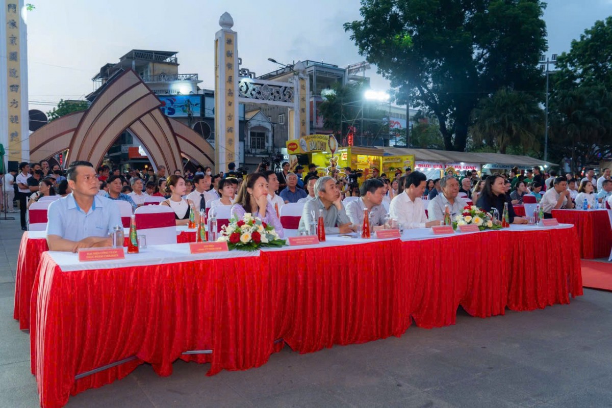 Lễ khai mạc “Huế - Kinh đô ẩm thực” 2025 Lễ khai mạc “Huế - Kinh đô ẩm thực” 2025