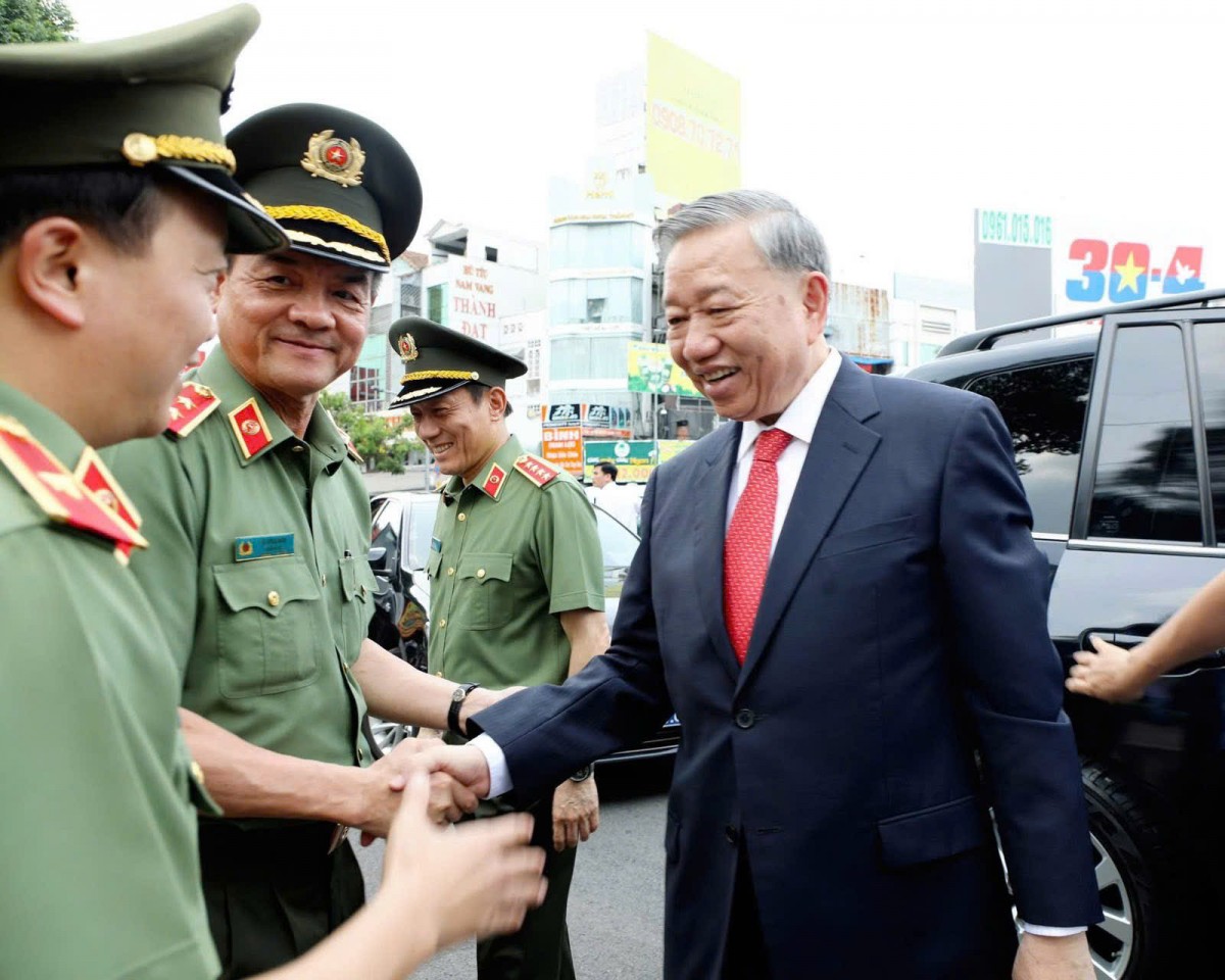 Công an TP.HCM trong bảo vệ an toàn đại lễ 50 năm Công an TP.HCM trong bảo vệ an toàn đại lễ 50 năm