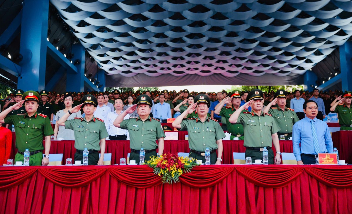 Công an TP.HCM trong bảo vệ an toàn đại lễ 50 năm Công an TP.HCM trong bảo vệ an toàn đại lễ 50 năm