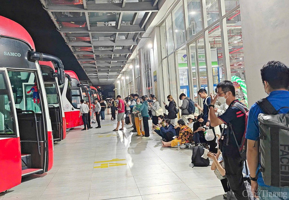 Người dân “đổ” về miền Tây lễ 30/4-1/5, du lịch sôi động