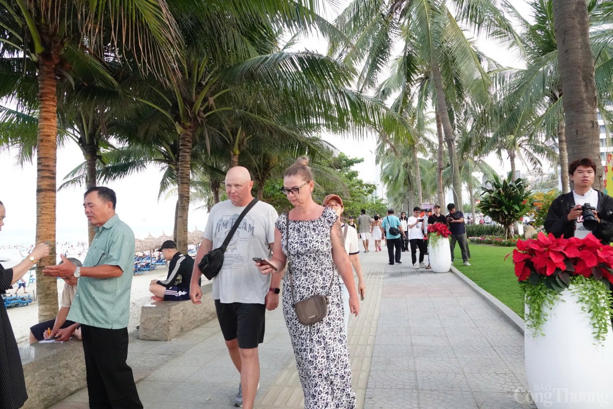 Khai trương đường hoa ven biển…