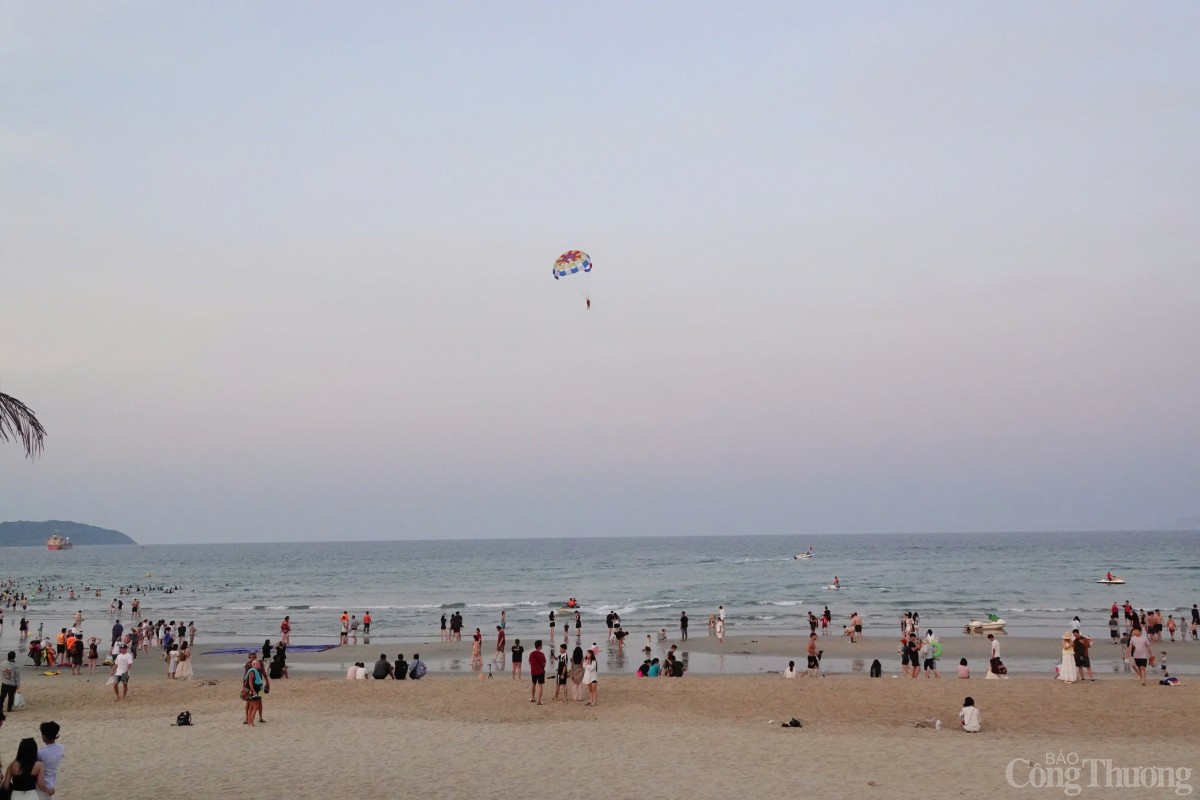 Ghi nhận công suất phòng tại nhiều cơ sở khách sạn trên địa bàn thành phố Đà Nẵng đã đạt 100% trong các ngày lễ, nhất là khối khách sạn ven biển, khách sạn tầm trung (2 – 3 sao).  Sở Du lịch Đà Nẵng cho biết, trong kỳ nghỉ lễ 30/4 – 1/5 thành phố sẽ đón gần 700 chuyến bay; lượng khách đến Đà Nẵng bằng tàu hoả trong dịp lễ này ước đạt khoảng 13.243 lượt, tăng 10% so với cùng kỳ năm 2024;…