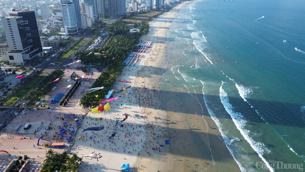 Tạo điểm đến hấp dẫn cho du khách, Sở Du lịch Đà Nẵng tổ chức chuỗi hoạt động mùa du lịch biển như thả diều nghệ thuật,….