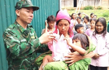 Bộ đội Biên phòng Lai Châu cứu bé gái lạc trong rừng