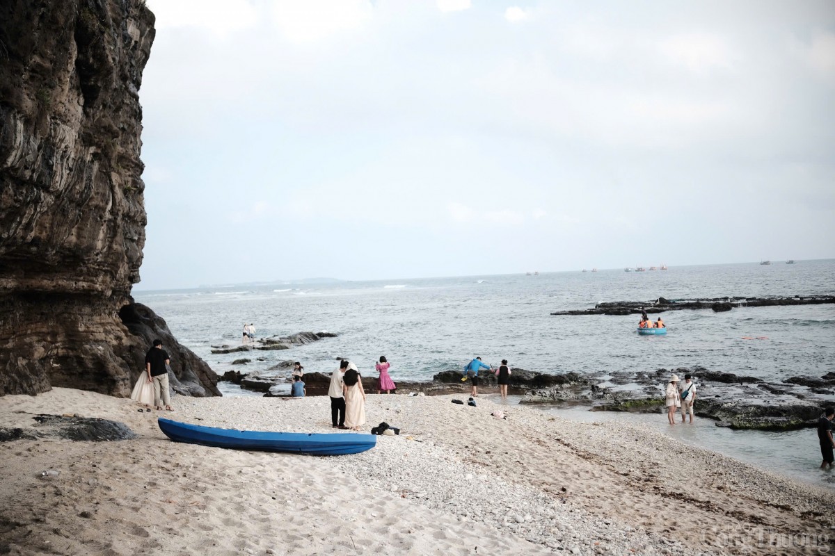 Đảo Lý Sơn ngày càng được khách du lịch ưa thích lựa chọn vì vẻ đẹp thiên nhiên được giữ gần như nguyên vẹn