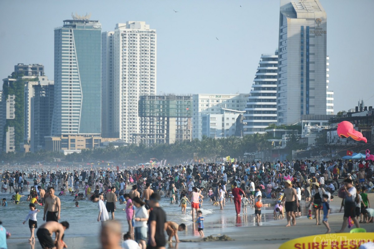 Lượng khách tăng 50% so với cùng kỳ năm 2024, du lịch Đà Nẵng bội thu