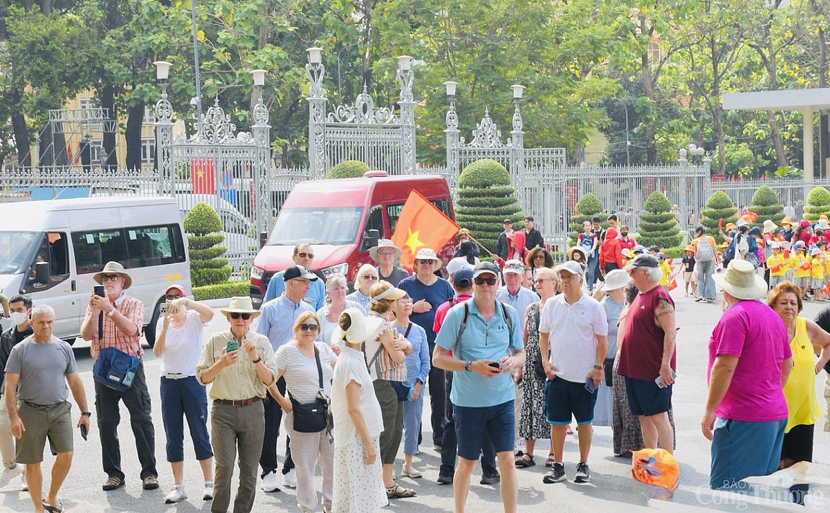 TP.Hồ Chí Minh đón gần 2 triệu lượt khách dịp lễ 30/4