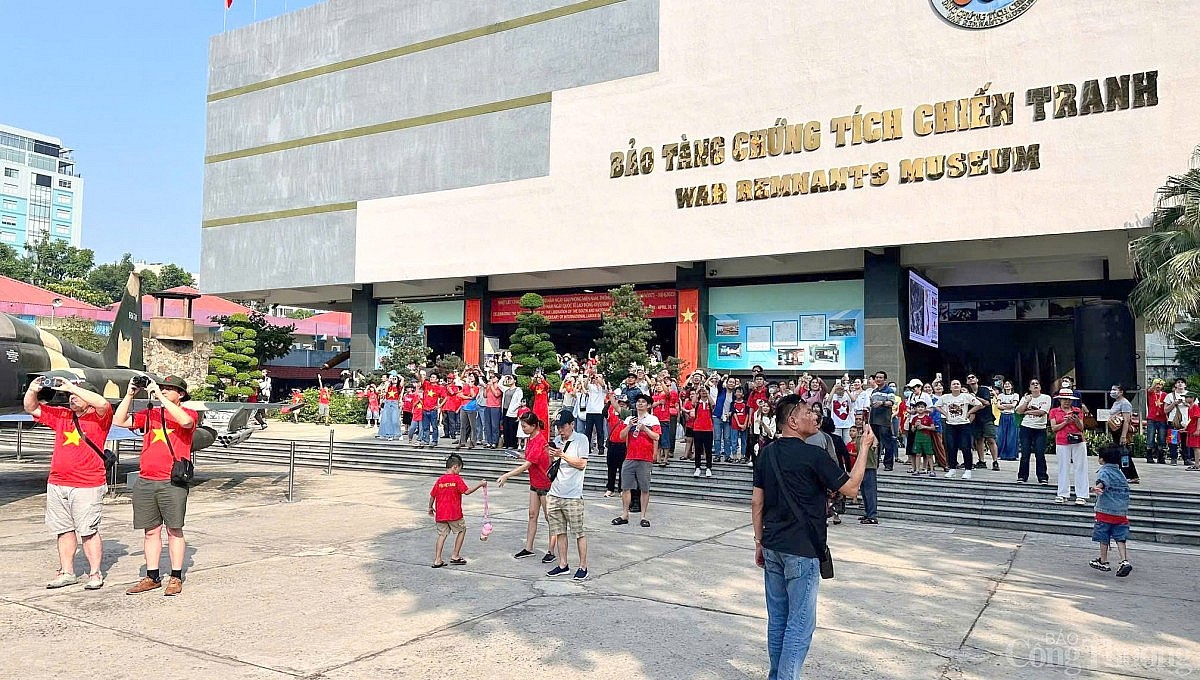 TP.Hồ Chí Minh đón gần 2 triệu lượt khách dịp lễ 30/4