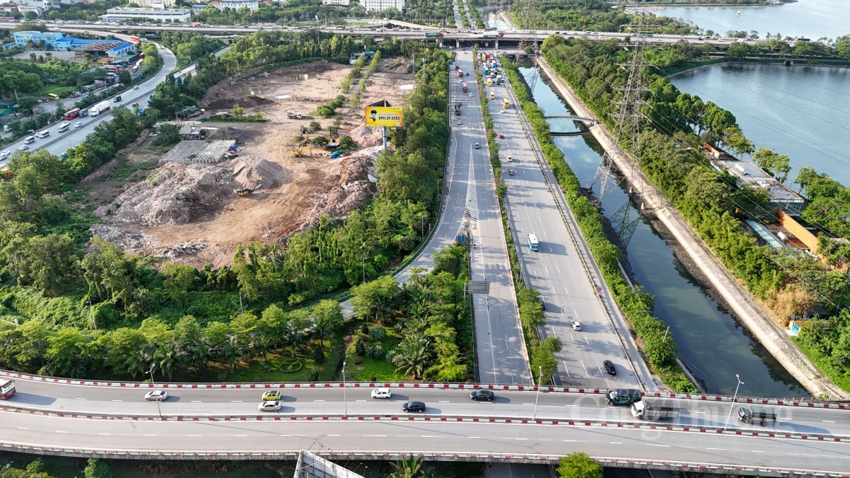 Hàng vạn người trở lại Thủ đô, giao thông Hà Nội vẫn