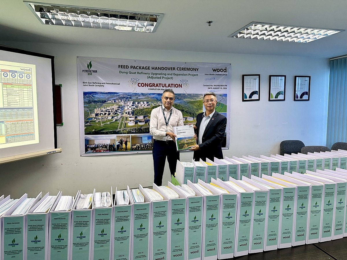 BSR/DQRE nhận bàn giao hồ sơ FEED từ nhà thầu Foster Wheeler (Thailand) Limited (thuộc tập đoàn Wood, Anh Quốc)
