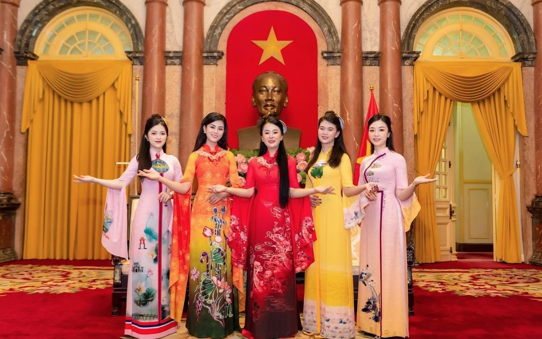 Bài 2: Bản “giao hưởng” văn hóa Việt trên bản đồ thời Bài 2: 'Bản giao hưởng' văn hóa Việt trên bản đồ thời trang quốc tế - 9