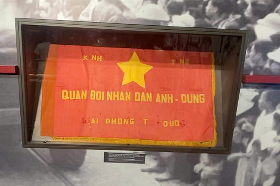 Những lá cờ kể chuyện lịch sử tại Bảo tàng Quân sự