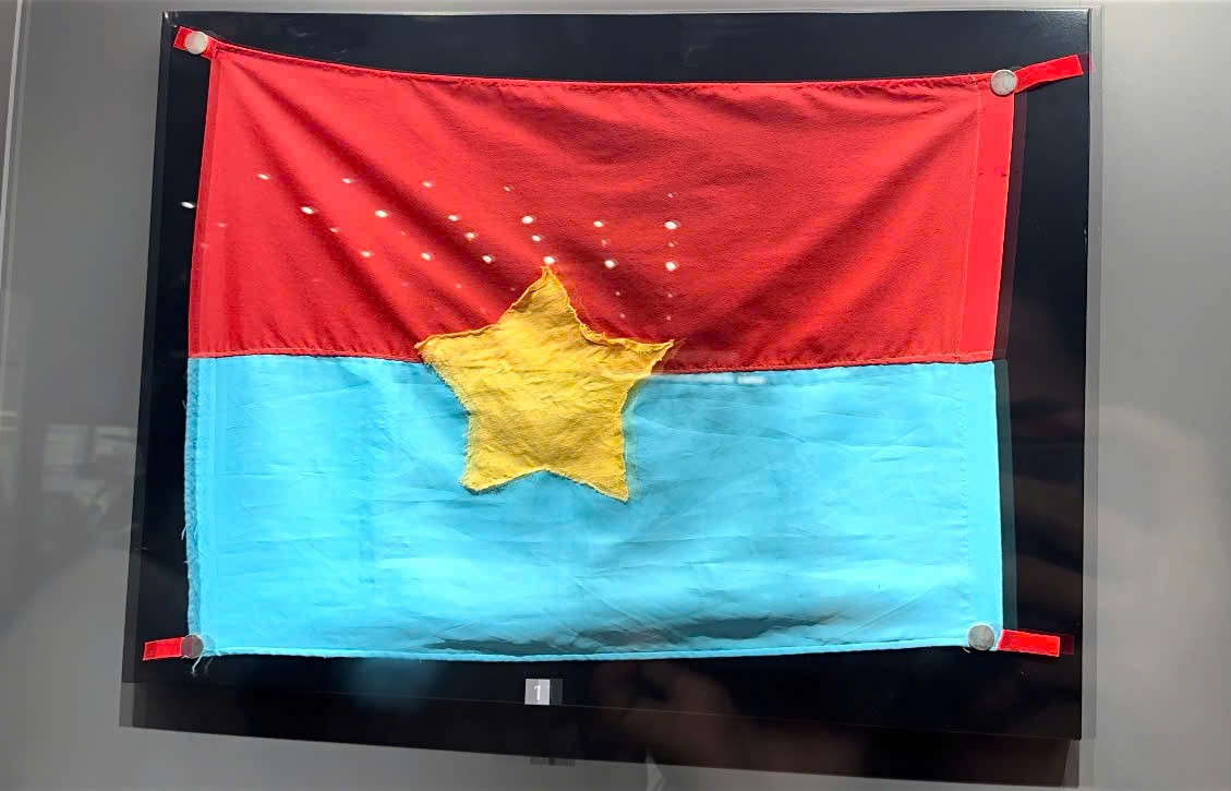 Những lá cờ kể chuyện lịch sử tại Bảo tàng Quân sự