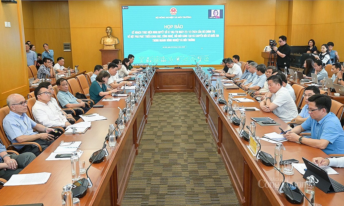 Toàn cảnh buổi họp báo diễn ra tại trụ sở Bộ Nông nghiệp và Môi trường, chiều 5/5.