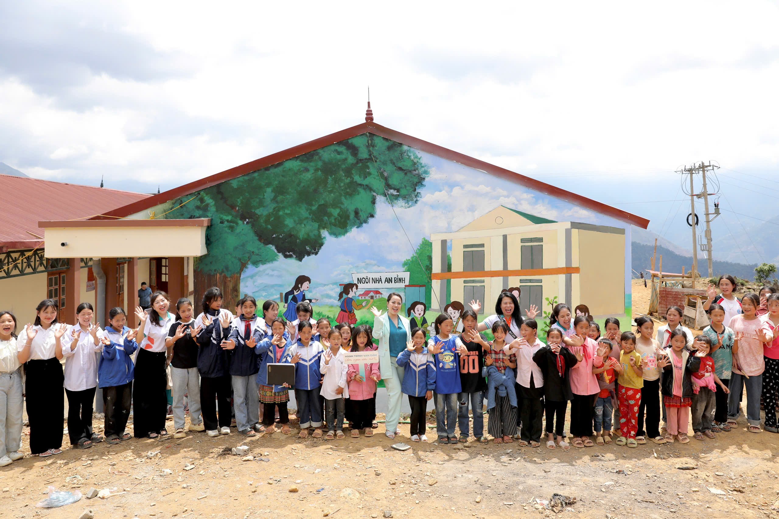 Dành 1 tỷ đồng xây dựng trường học ơ Sơn La